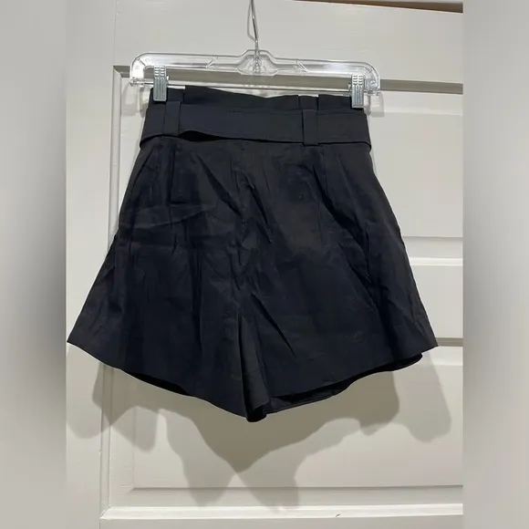 A.L.C Power stretch Linen Blend “Joelle” shorts. Black. Size 8. NWT
