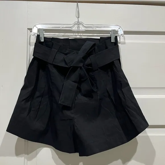 A.L.C Power stretch Linen Blend “Joelle” shorts. Black. Size 8. NWT