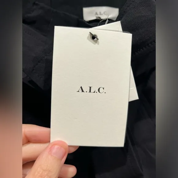 A.L.C Power stretch Linen Blend “Joelle” shorts. Black. Size 8. NWT
