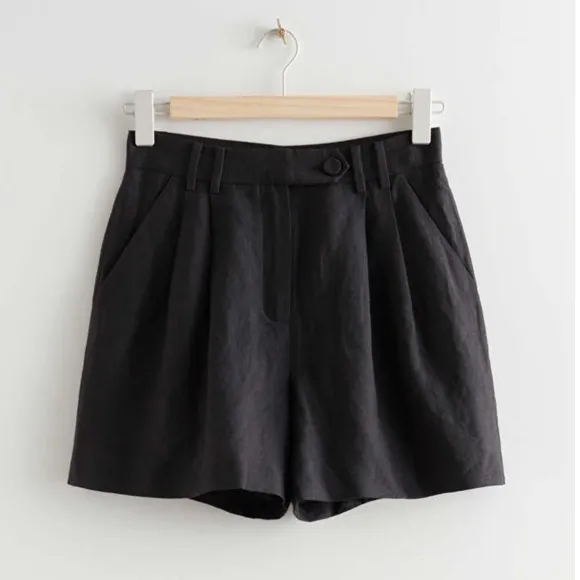 &amp; Other Stories - Relaxed Linen Shorts - Black - sz 6 / S