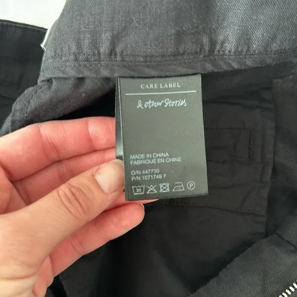 &amp; Other Stories - Relaxed Linen Shorts - Black - sz 6 / S