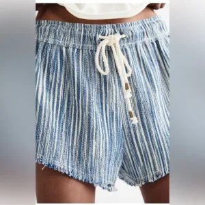 FREE PEOPLE ‘Isle of Palms’ mini shorts. Ultra relaxed. Size L. Blue &amp; ivory.