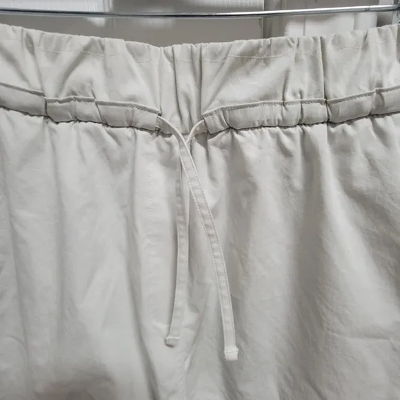 Lululemon Cinchable Waist Short Suze Small.