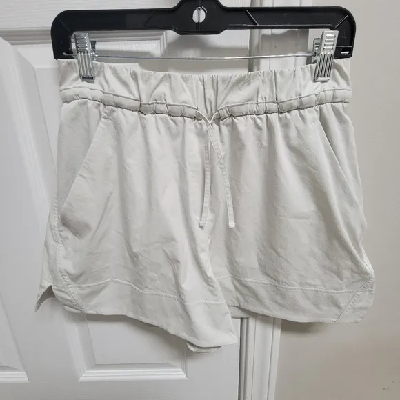 Lululemon Cinchable Waist Short Suze Small.