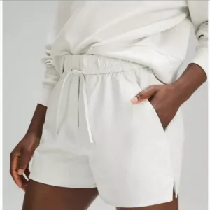 Lululemon Cinchable Waist Short Suze Small.