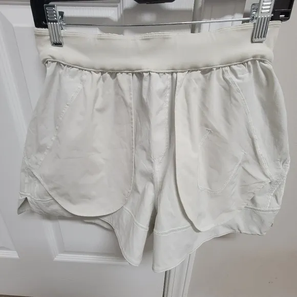 Lululemon Cinchable Waist Short Suze Small.