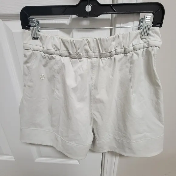 Lululemon Cinchable Waist Short Suze Small.