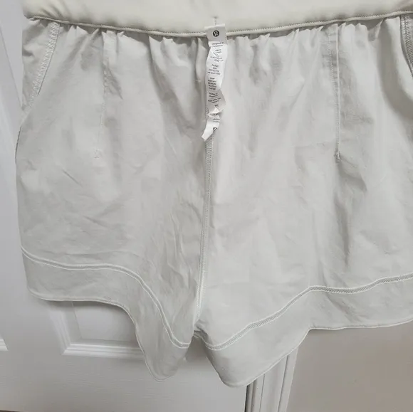 Lululemon Cinchable Waist Short Suze Small.