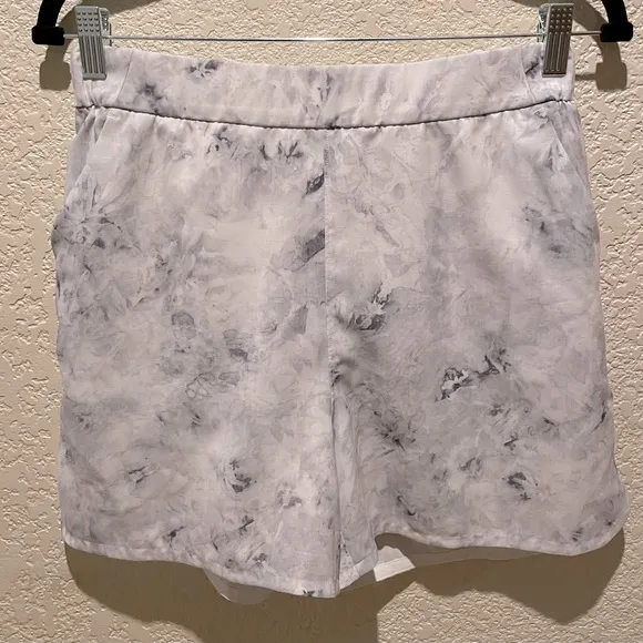 Lululemon Flat Front Relaxed High Rise Shorts Tie Dye Grey With Pockets Size 6