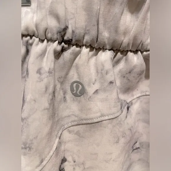 Lululemon Flat Front Relaxed High Rise Shorts Tie Dye Grey With Pockets Size 6