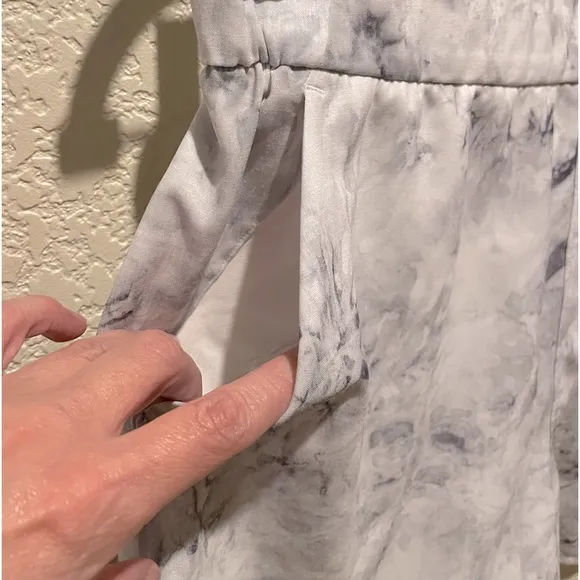 Lululemon Flat Front Relaxed High Rise Shorts Tie Dye Grey With Pockets Size 6