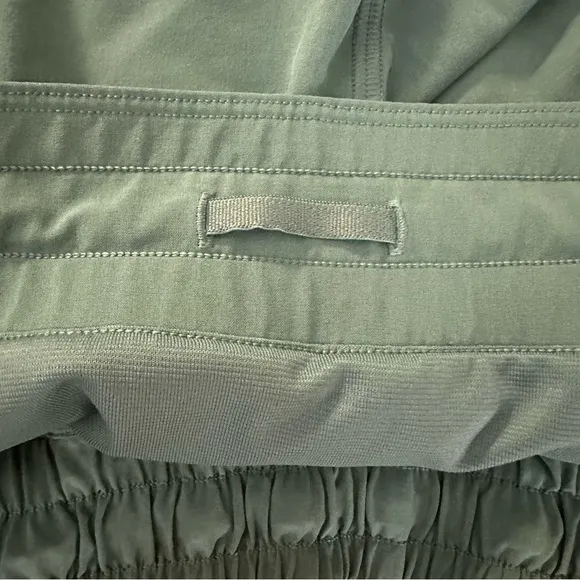 Lululemon Hotty Hot Short II 2.5&quot; Frosted Pine Size 12