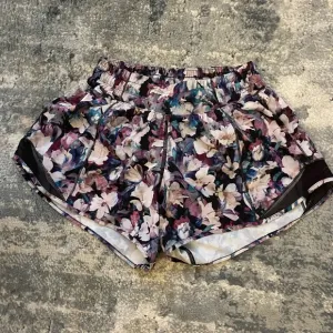 Lululemon Hotty Hot Shorts, Utopia Multi, SZ 4