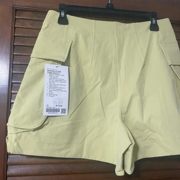 Lululemon relaxed fit cargo shorts 4”