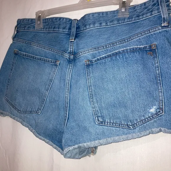 Madewell Relaxed Denim Shorts Destructed Edition in Renfield Wash 32