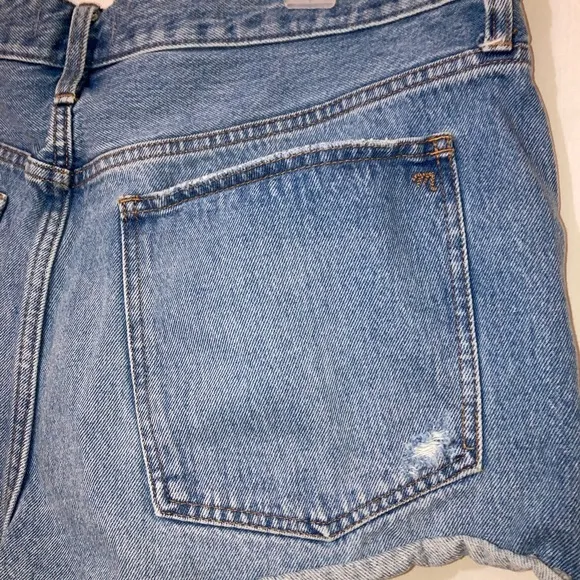 Madewell Relaxed Denim Shorts Destructed Edition in Renfield Wash 32
