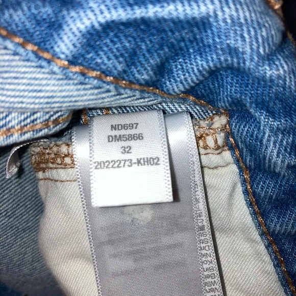 Madewell Relaxed Denim Shorts Destructed Edition in Renfield Wash 32