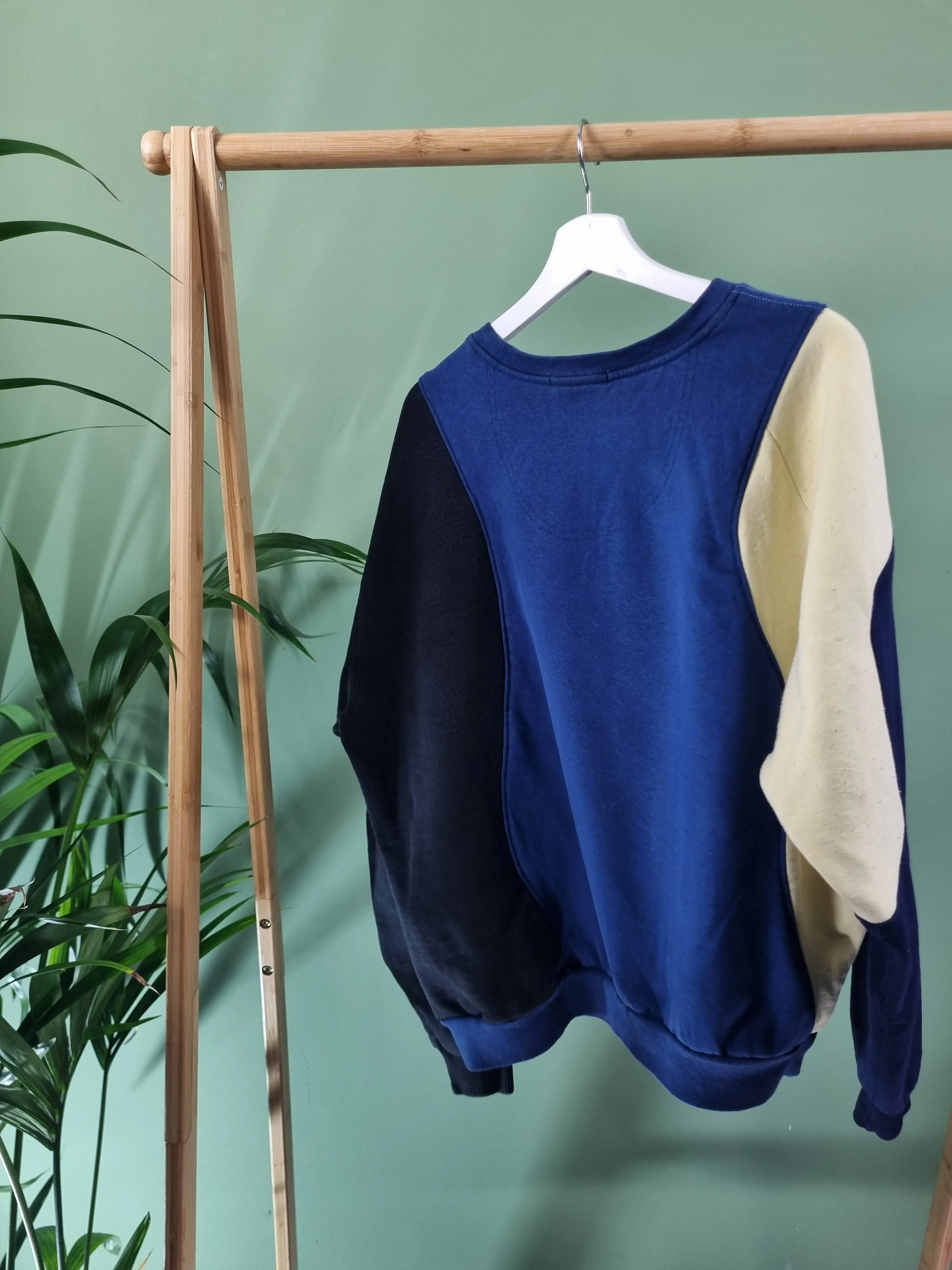 Nike chest logo rework sweater maat M