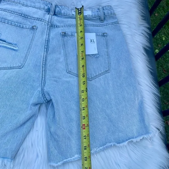 NWT - Vervet - MICA Boyfriend Shorts - Asymmetrical Waistband - size XL