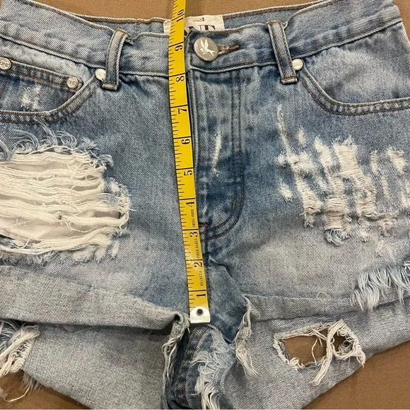 ONE by One Teaspoon Hawks Distressed Denim Shorts Size 25