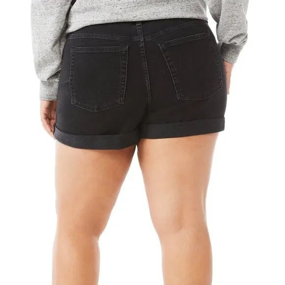 The weekend staple:Free Assembly’s Rolled Cuff Shorts in a relaxed,high-rise fit