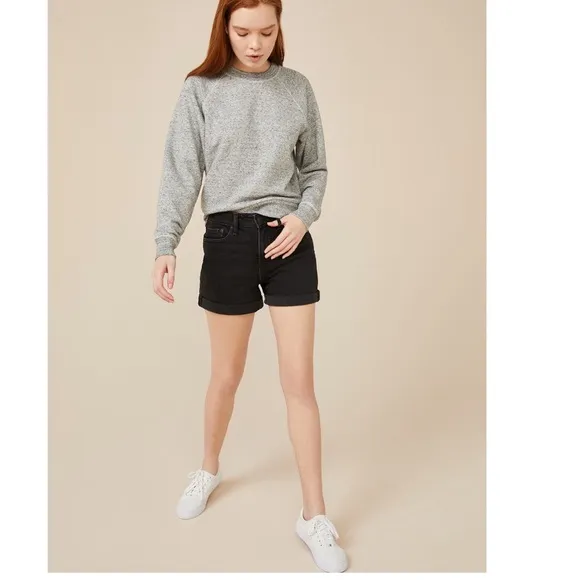 The weekend staple:Free Assembly’s Rolled Cuff Shorts in a relaxed,high-rise fit