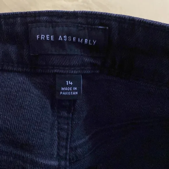 The weekend staple:Free Assembly’s Rolled Cuff Shorts in a relaxed,high-rise fit