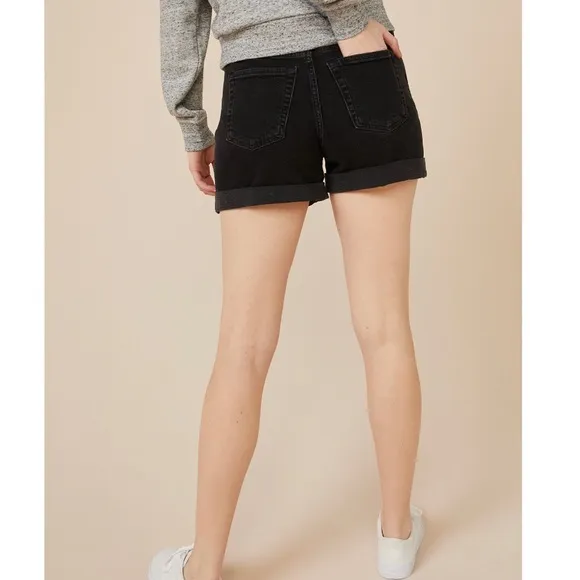 The weekend staple:Free Assembly’s Rolled Cuff Shorts in a relaxed,high-rise fit