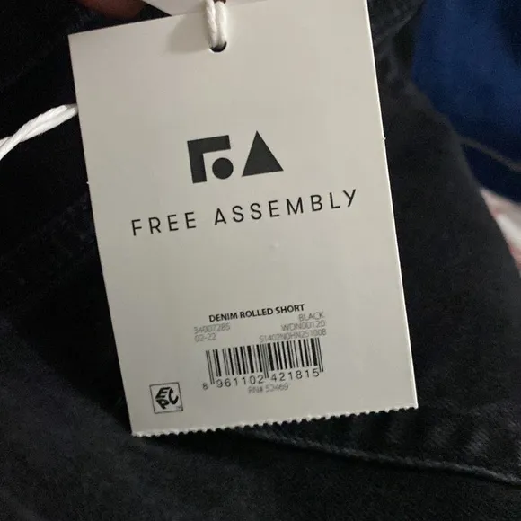 The weekend staple:Free Assembly’s Rolled Cuff Shorts in a relaxed,high-rise fit
