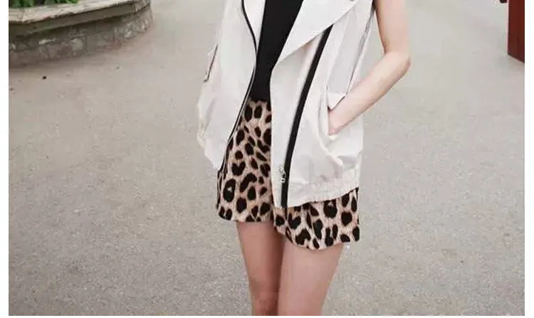 Three-point Straight Female Leopard Shorts
