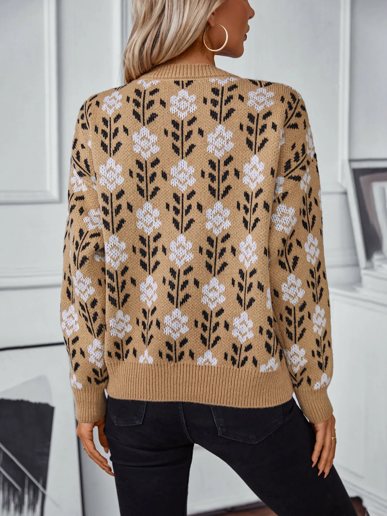 Trendy Jacquard Knit Sweater with a Casual Look
