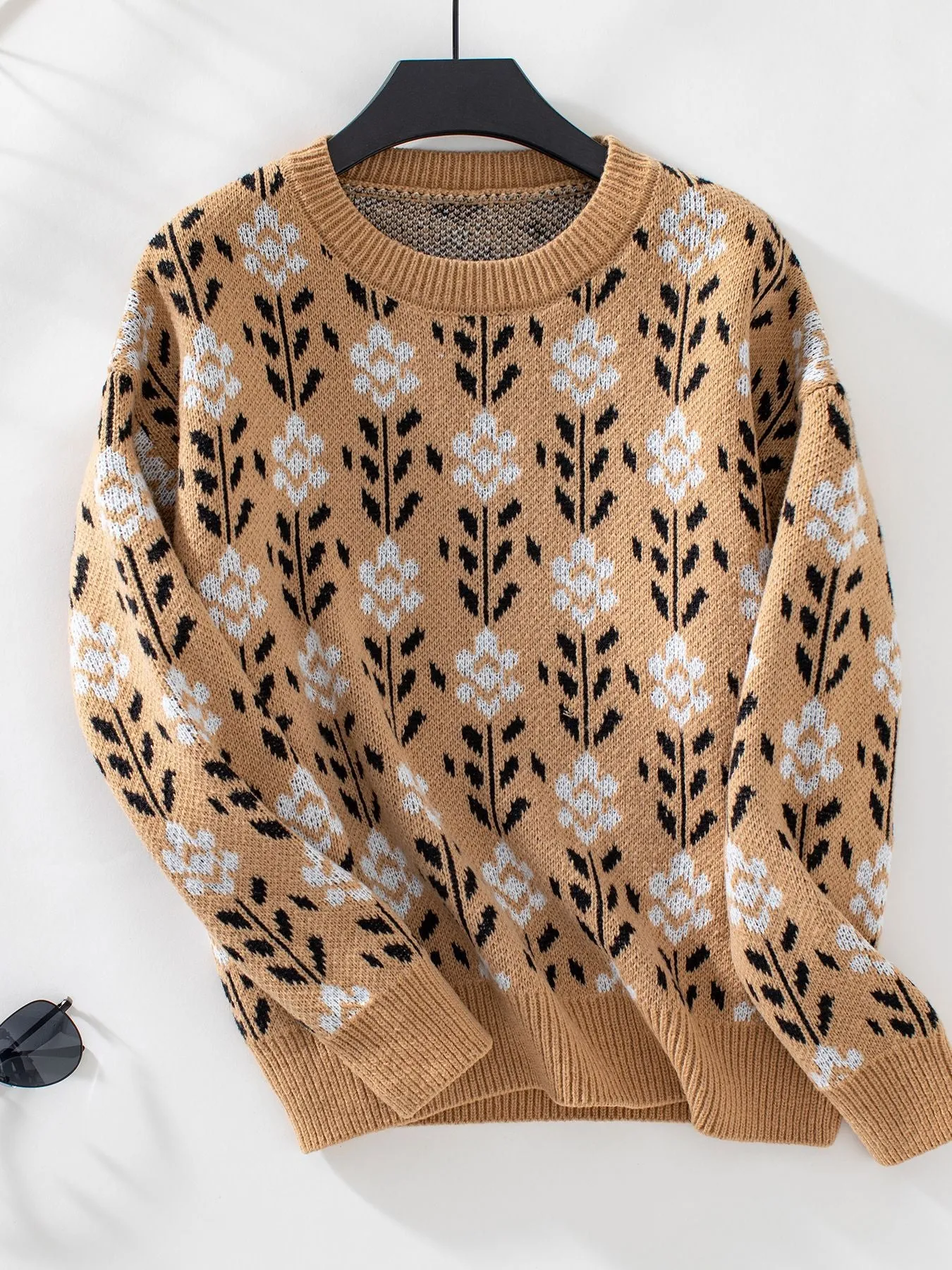 Trendy Jacquard Knit Sweater with a Casual Look