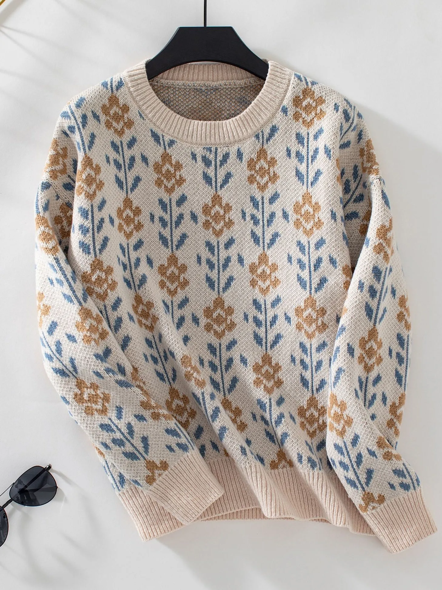 Trendy Jacquard Knit Sweater with a Casual Look