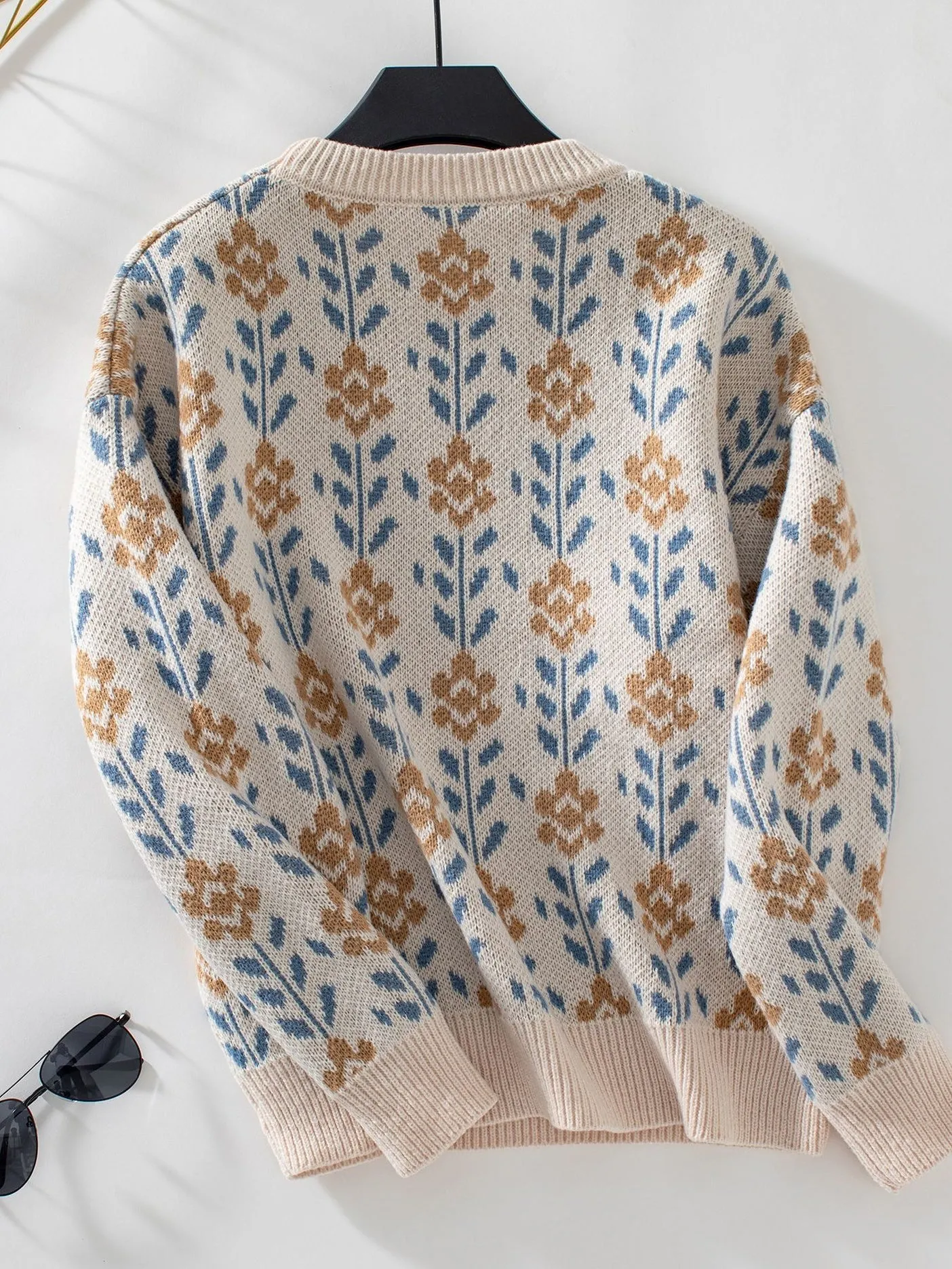 Trendy Jacquard Knit Sweater with a Casual Look