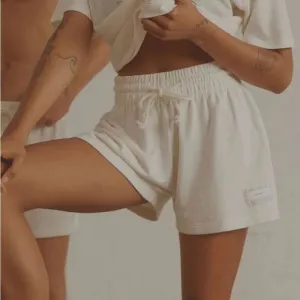 VACANCY The Essential Shorts - Coconut Milk NEW with Tag Size US 4
