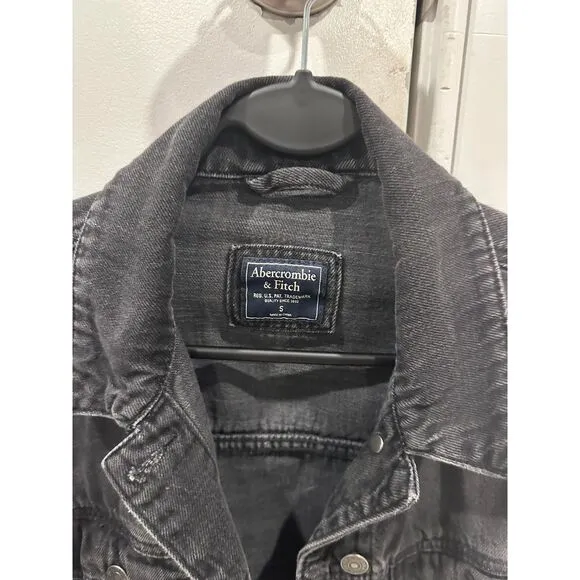 Women's Abercrombie &amp; Fitch Cropped Black Wash Denim Jacket with Buttons