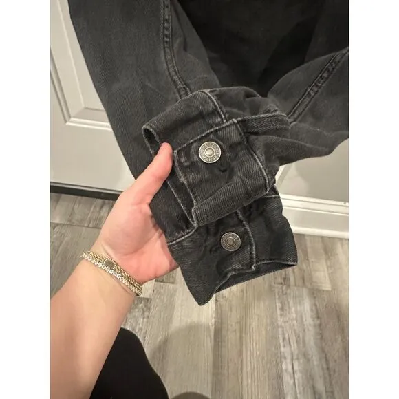 Women's Abercrombie &amp; Fitch Cropped Black Wash Denim Jacket with Buttons